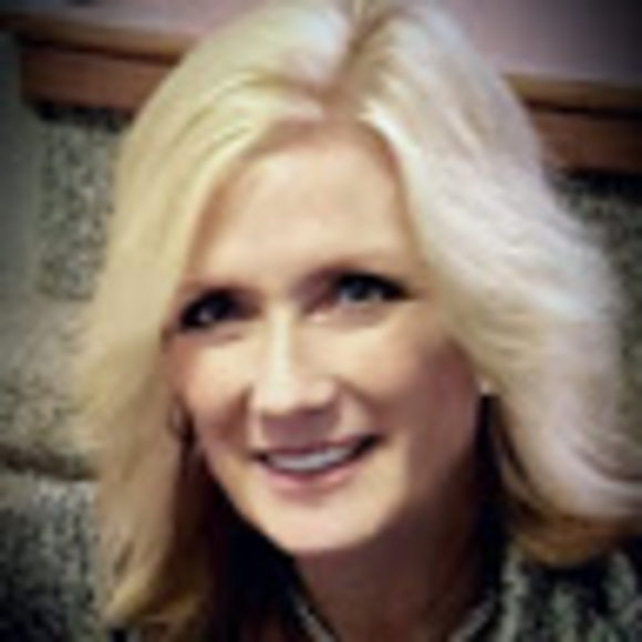 Meet your Posher, Lisa - Picture 1 of 1